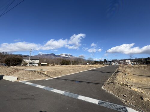 浅間山を望む御代田の分譲地